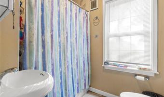 9 Southern St, Cranston, RI 02920