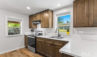311 N School St, Cascade, ID 83611