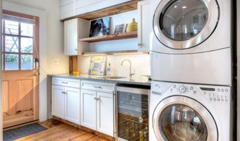 75 Mary St, Newport, RI 02840
