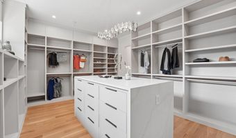 8302 ROBEY Ave, Annandale, VA 22003