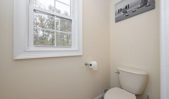 25 White Oak Ln, Aberdeen, NJ 07747