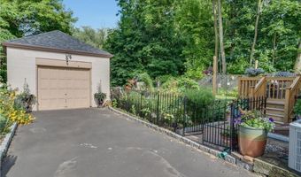 21 Elgin Ave, Bethel, CT 06801
