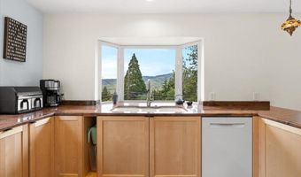 1840 Crestview Dr, Ashland, OR 97520