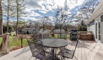 33 Rosewood Ln, Cumberland, RI 02864