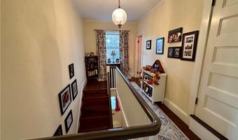 172 Bluff Ave, Cranston, RI 02905