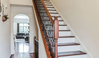 41673 MCMONAGLE Sq, Aldie, VA 20105