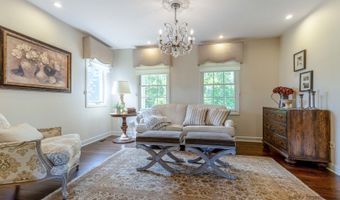 22205 W PINEVIEW Dr, Antioch, IL 60002
