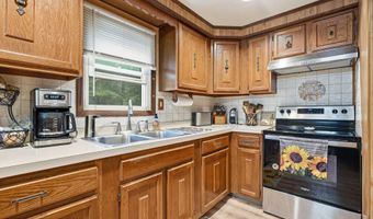 12 Highpoint Dr, Albrightsville, PA 18210
