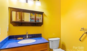32 Delano Rd, Asheville, NC 28805