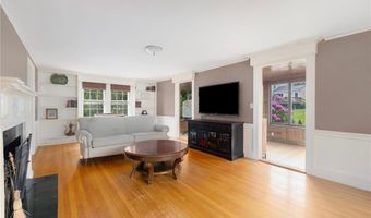 2 Carvin Ct, Warwick, RI 02886