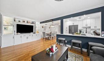 200 Merrick Rd R, Amityville, NY 11701