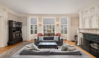 4 Hunter Ave, Newport, RI 02840