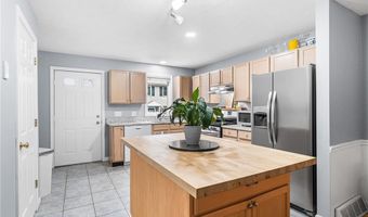 165 Holland St 18, Cranston, RI 02920