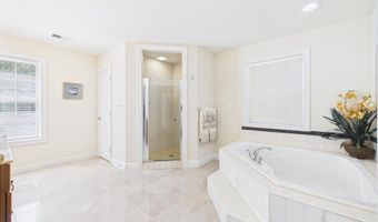7801 RIDGEWOOD Dr, Annandale, VA 22003