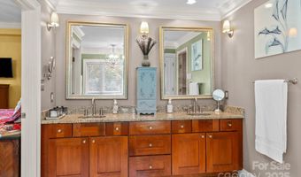 11 Hearthstone Dr, Asheville, NC 28803