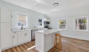 26 Vernon St, Auburn, ME 04210