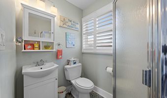 222 7TH St, Beach Haven, NJ 08008