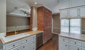 560 Dixton Dr, Brandon, MS 39047