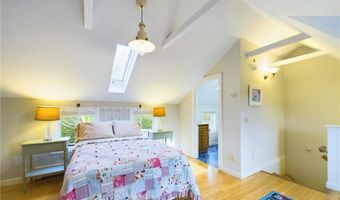 1087 Lakeside Dr, Block Island, RI 02807