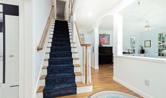 371 Glen Hill Dr, North Kingstown, RI 02874