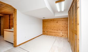 3949 Waldenwood Dr, Ann Arbor, MI 48105