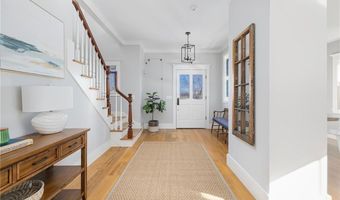131 Eustis Ave, Newport, RI 02840