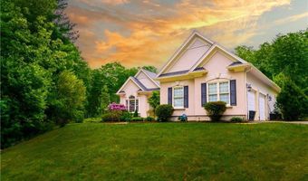 4 Hart Pond Dr, North Smithfield, RI 02896