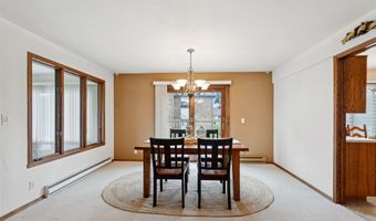 2213 SUNRISE Dr, Appleton, WI 54914