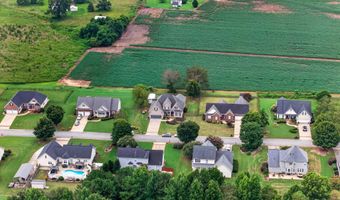 98 ROLLING GREEN Dr, Anniston, AL 36207