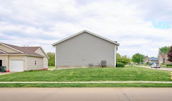 4526 W 14TH St, Davenport, IA 52804