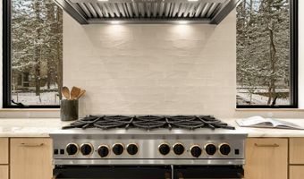 6916 CARMICHAEL Ave, Bethesda, MD 20817