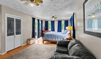 16 Spectacle Ave, Warwick, RI 02888