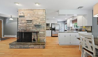 3 S Meadow Dr, Danbury, CT 06811