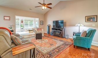 11 River Walk Dr, Asheville, NC 28804