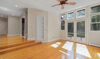 107 Old Beach Rd 2, Newport, RI 02840