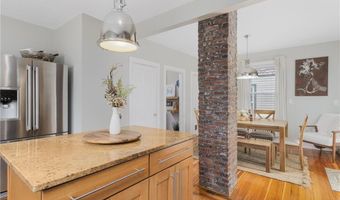 5 Conrad Ct, Newport, RI 02840