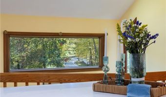 8 Robin Dr, North Kingstown, RI 02852