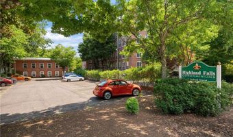 2 School St 108, Lincoln, RI 02802