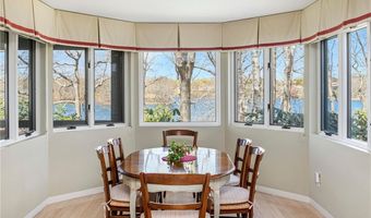 125 Woodruff Ave, Narragansett, RI 02882