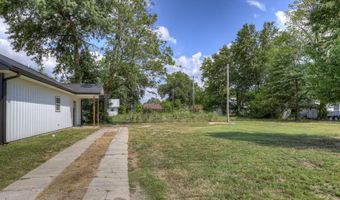 522 W 2nd St, Baxter Springs, KS 66713