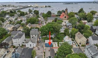 43 Poplar St, Newport, RI 02840