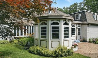 35 Shaw Dr, Bedford, NH 03110
