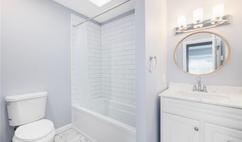 152 Tuckerman Ave 10, Middletown, RI 02842