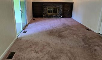 1003 Crestview Dr, Angola, IN 46703
