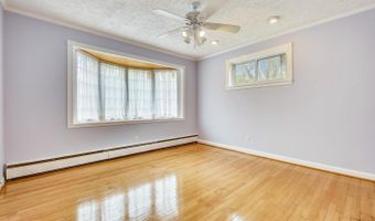 5813 MIDHILL St, Bethesda, MD 20817