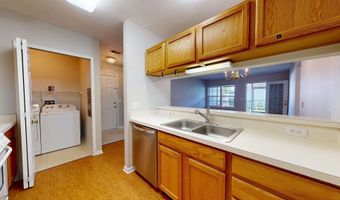 2767 S Knightsbridge Cir, Ann Arbor, MI 48105