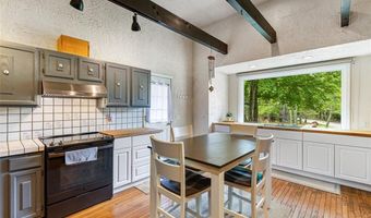 80 Woodbridge Dr, East Greenwich, RI 02818