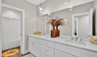 1007 Lynne Dr, Adel, IA 50003