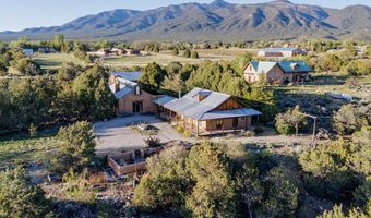 26 La Canada Rd, Arroyo Seco, NM 87514