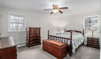 24 Prospect Dr, Brookfield, CT 06804
